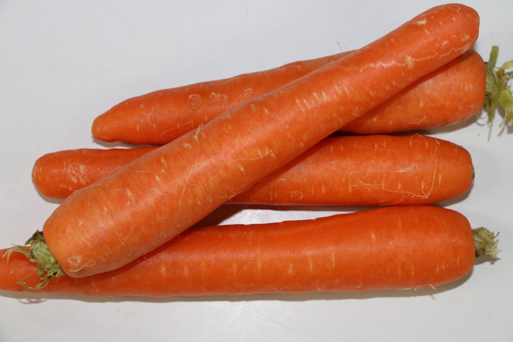 CARROTS LOOSE 1kg Vinnies Fruitz